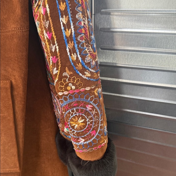 Elegant Brown Embroidered Cape by [Margaret Godfrey] - Picture 3 of 10